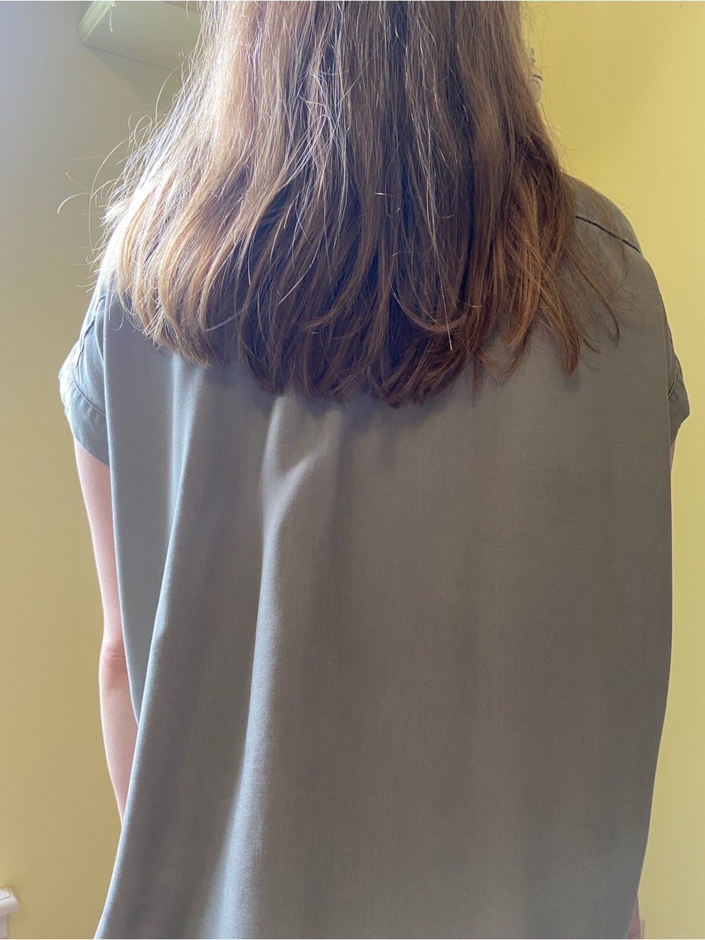 Quince Casual Short-Sleeve Button-Down Shirt in Olive - Picture 3 of 6